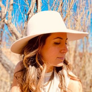 Beautiful Light Pink 100% Wool Fedora Hat. Adjustable Size OS.